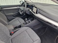 Fahrzeugabbildung Volkswagen Golf VIII Variant Life Navi LED RFK ACC StdHz