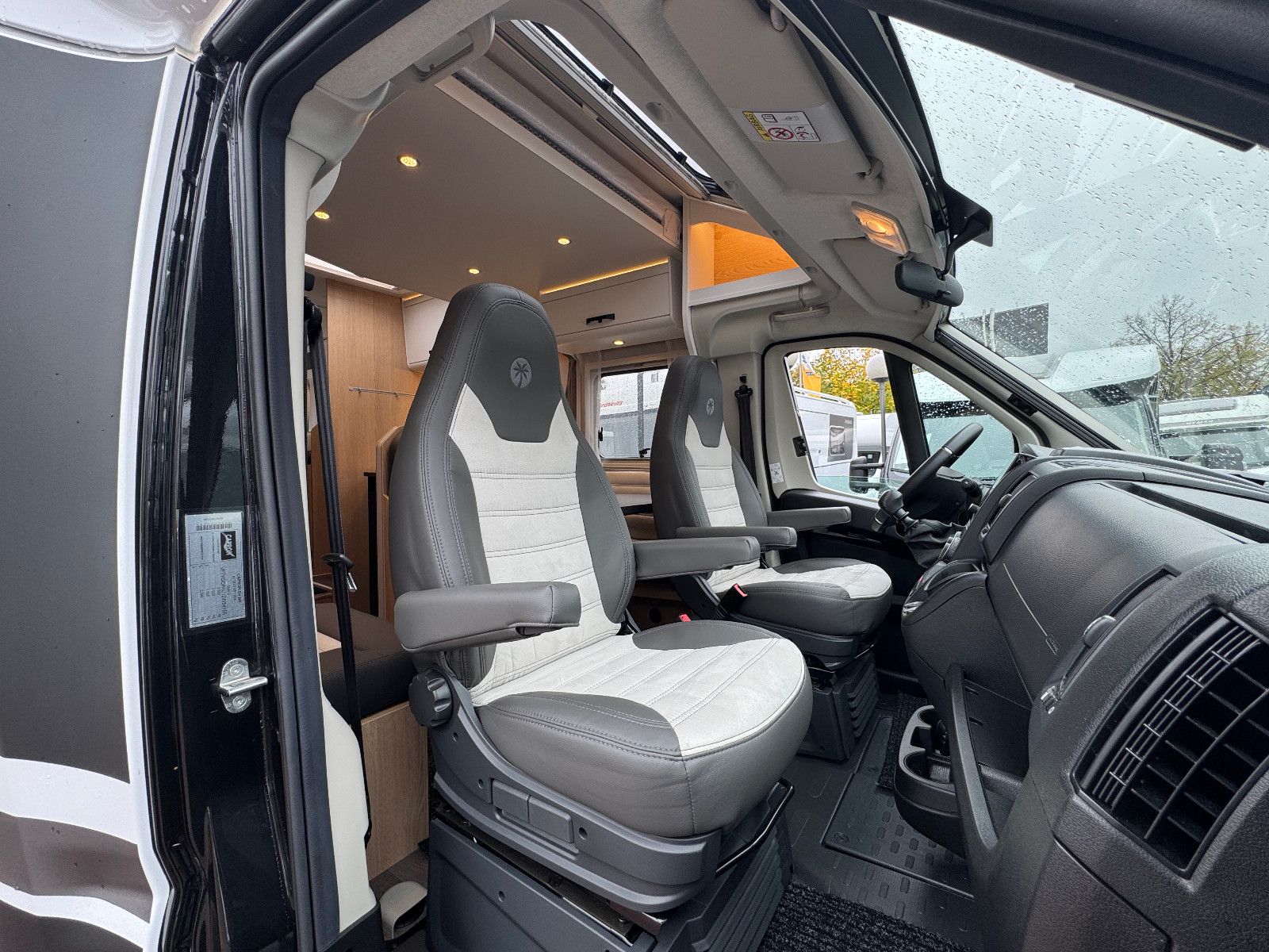 Fahrzeugabbildung Sunlight ADVENTURE EDITION T 68 1HAND KEIN MIETER HUBBETT