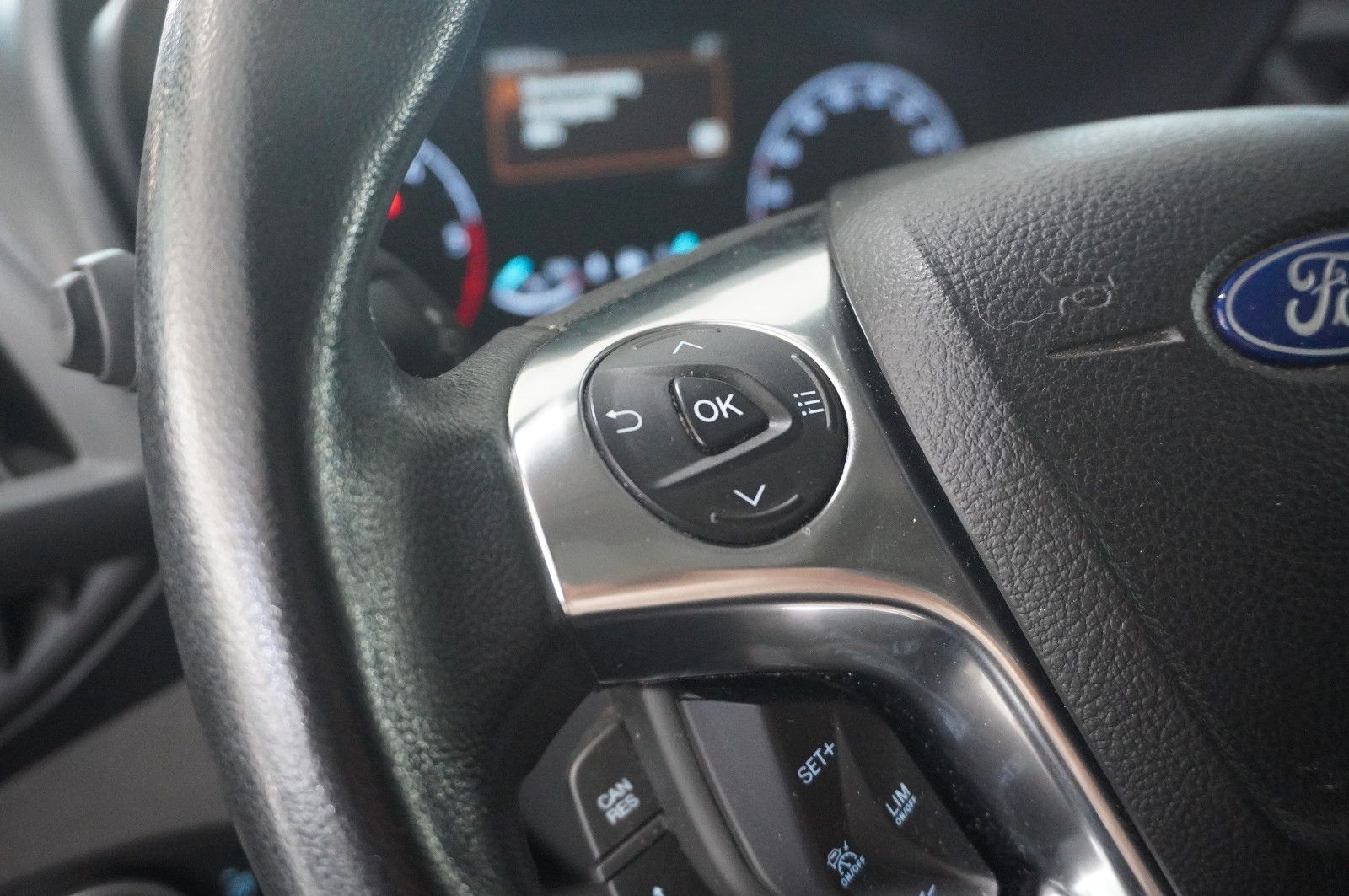 Fahrzeugabbildung Ford Grand Tourneo CONN. 1.5D TITANIUM 7-SITZ NAVI/SH