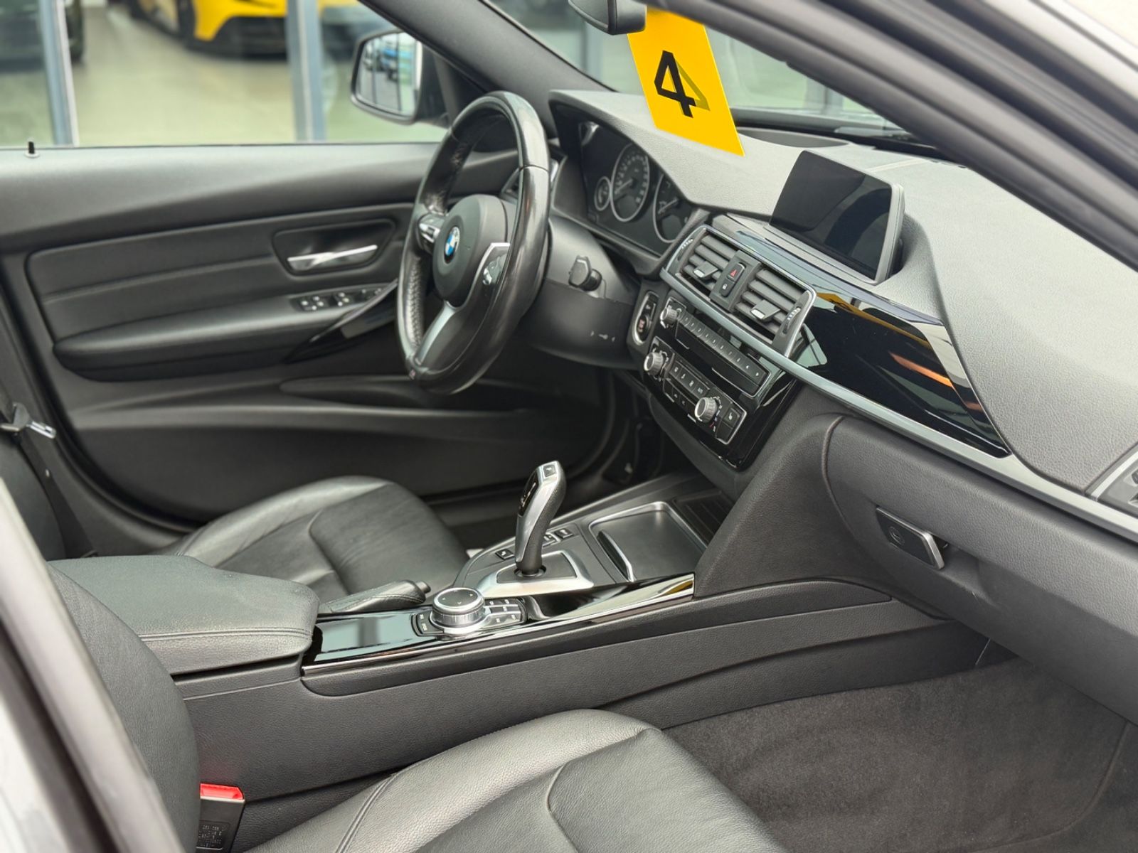 320d Aut. Advantage Pano Leder Navi HUD
