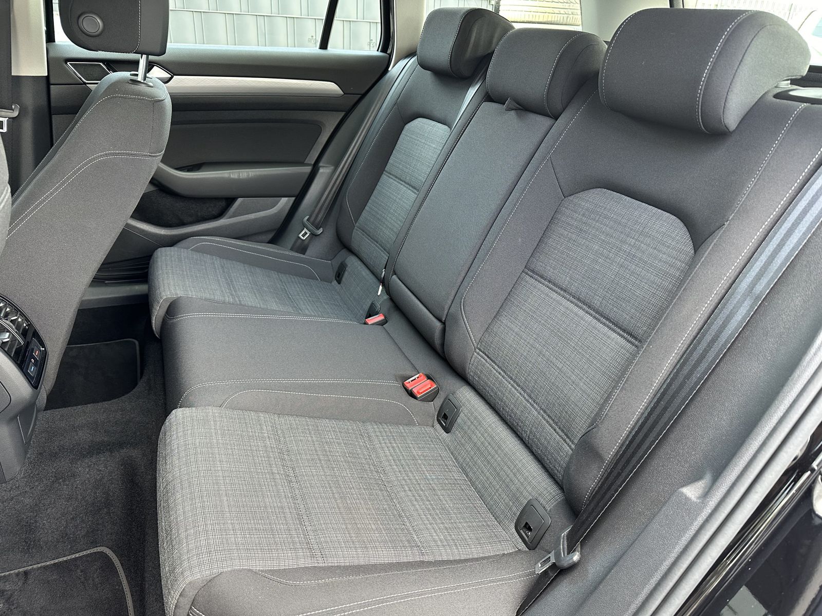 Fahrzeugabbildung Volkswagen Passat Variant 2.0 TDI DSG Business NAV+LED+ACC