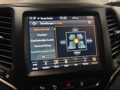 JEEP CHEROKEE / AHK / 4x4 / NUR 85.tKM / ALPINE / JEEP CHEROKEE / AHK / 4x4 / NUR 85.tKM / ALPINE /