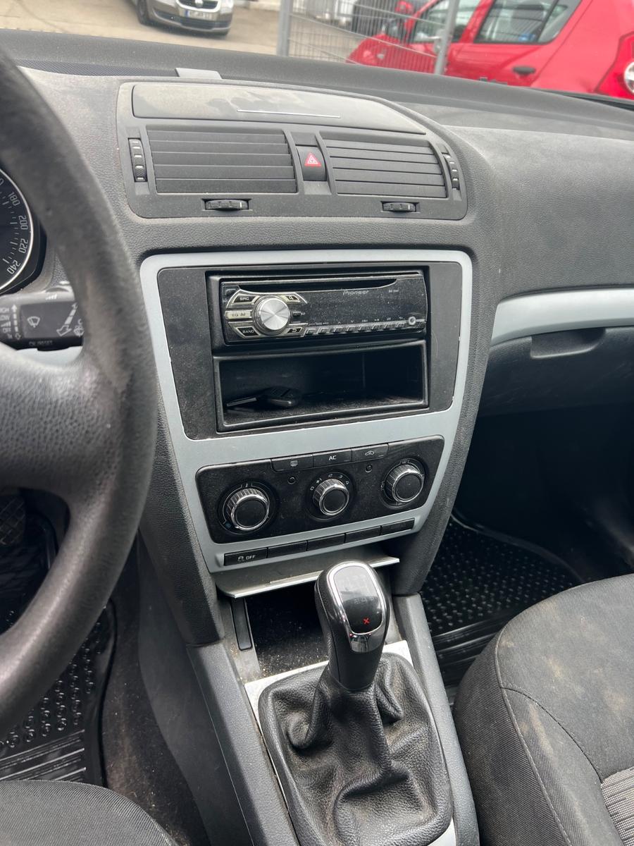 Skoda Octavia 2011 — photo 9