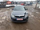 Skoda Octavia 2.0 TDI RS Combi/Xenon/Navi/SHZ/ - Skoda Octavia aus 2011: RS Combi