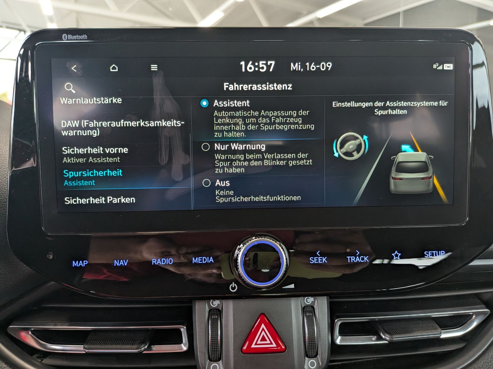 Fahrzeugabbildung Hyundai i30 1.5 T-GDI DCT Trend MHEV Cam Navi LED-Paket