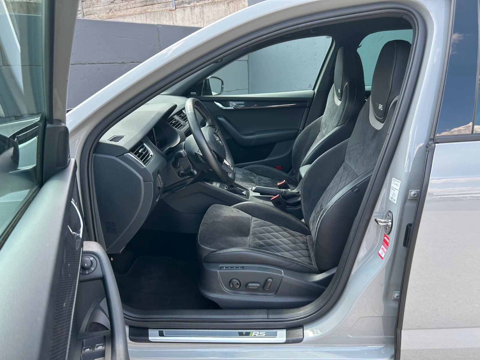 Fahrzeugabbildung SKODA Octavia RS Combi 2.0 TSI DSG Canton ACC Virtual