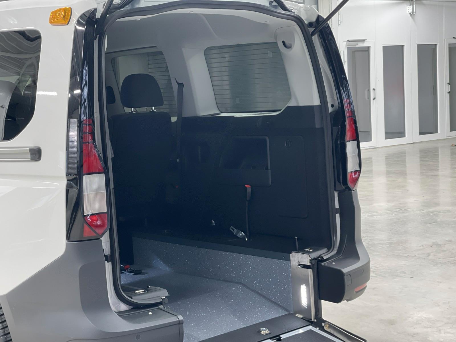 Volkswagen Caddy Maxi 2.0 TDI Rollstuhl Taxi Mietwagen