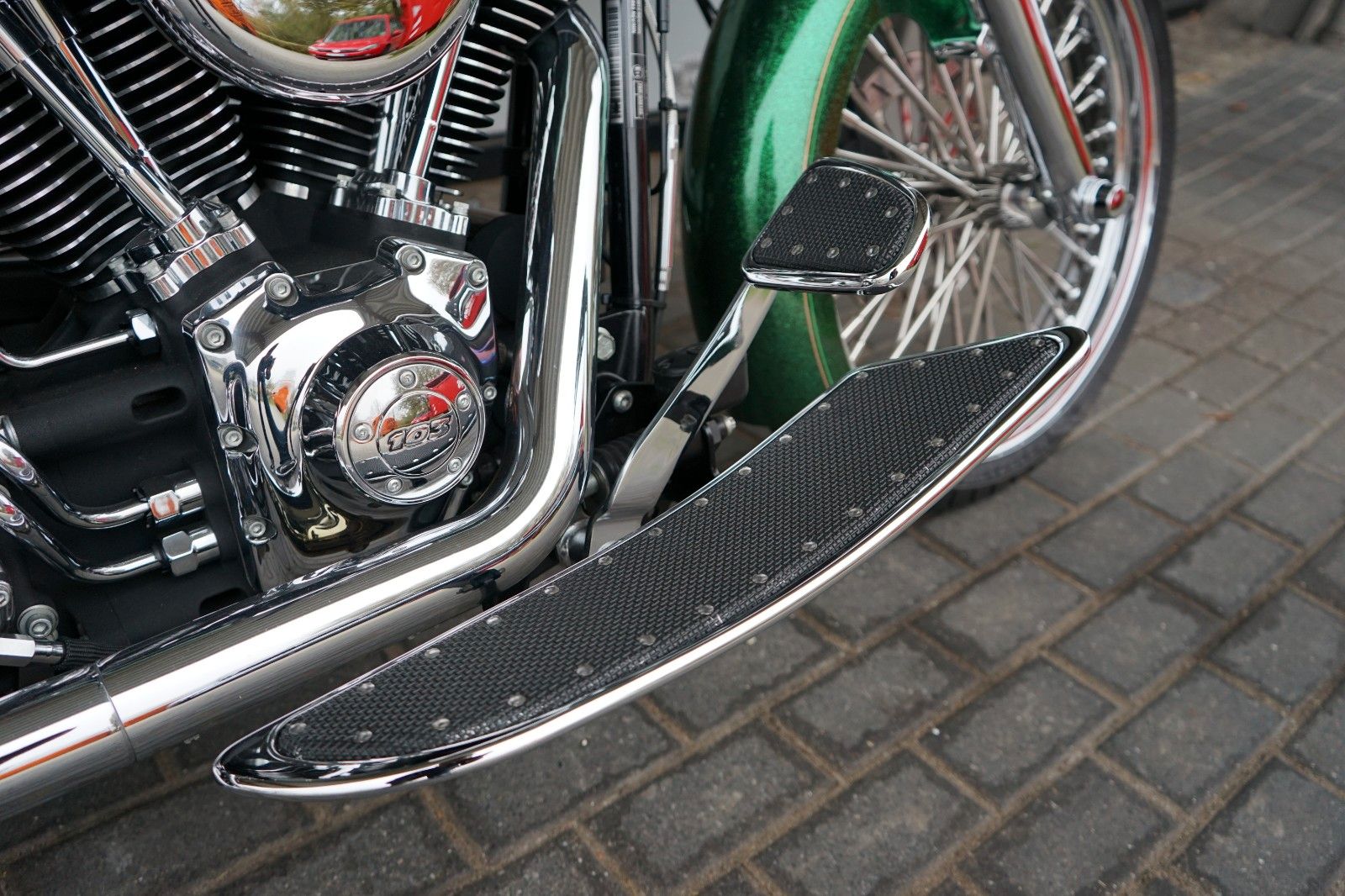 Fahrzeugabbildung Harley-Davidson Softail Deluxe im Chicano Style