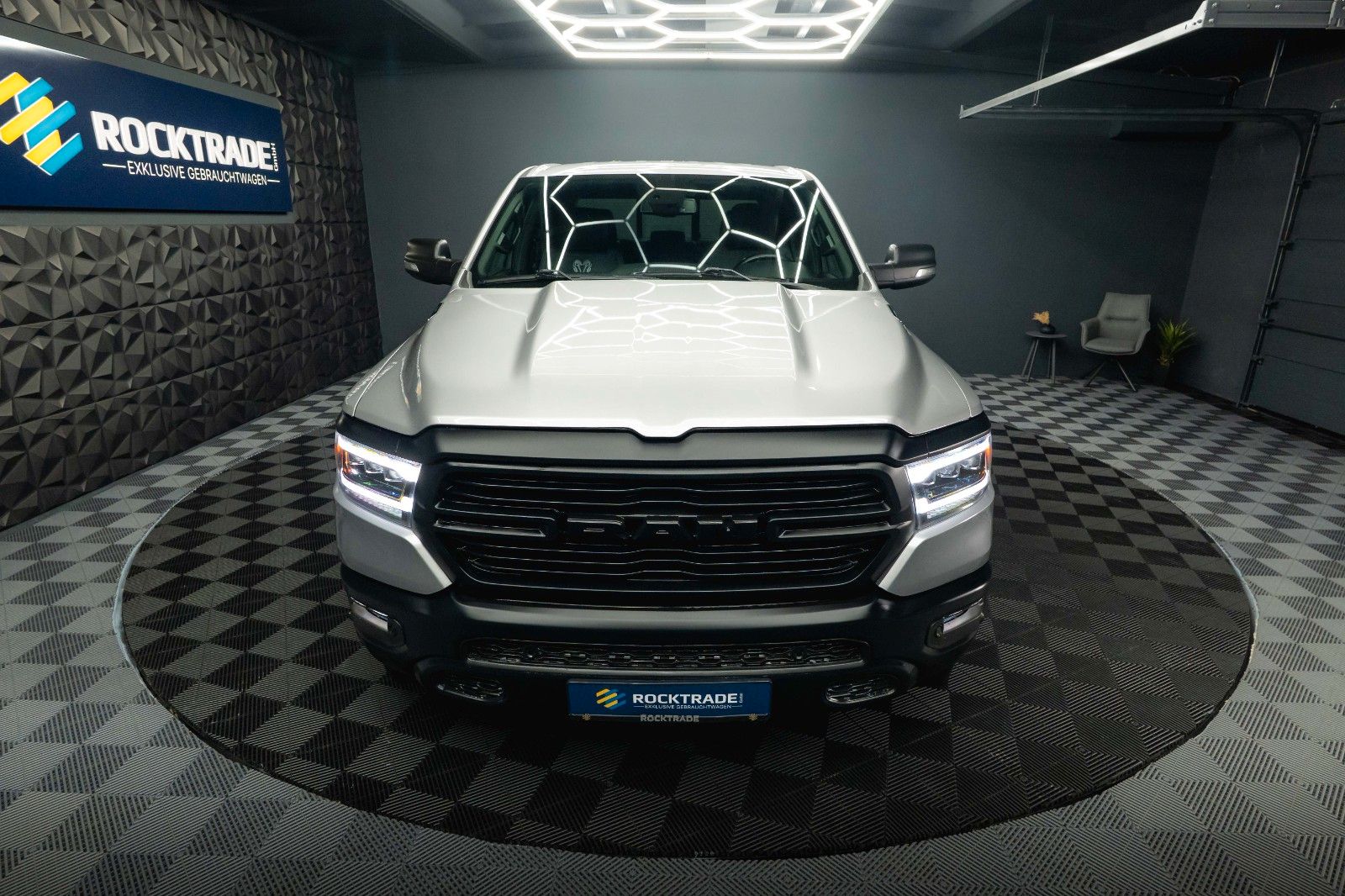 Fahrzeugabbildung Dodge RAM 5.7 V8 HEMI 4x4 OFFROAD Night-Paket *LED*