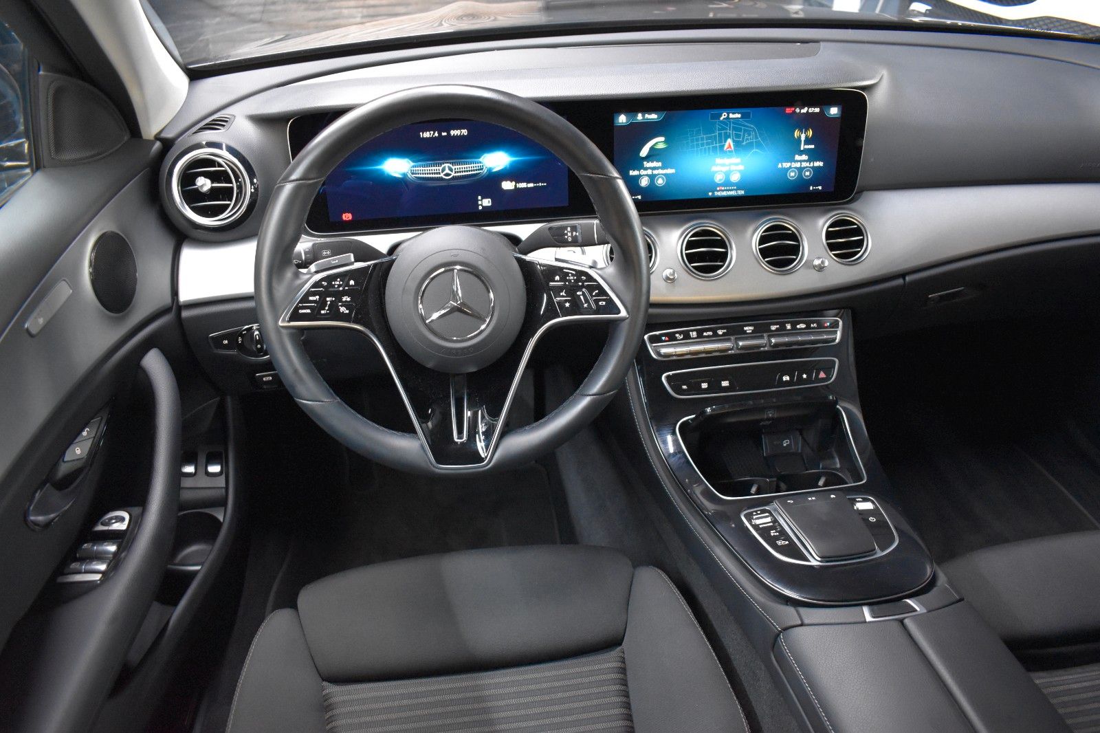 Mercedes-Benz E 300 e Lim. AVANTGARDE*LED*AHK*NAVI*WIDESCREEN imagem 2