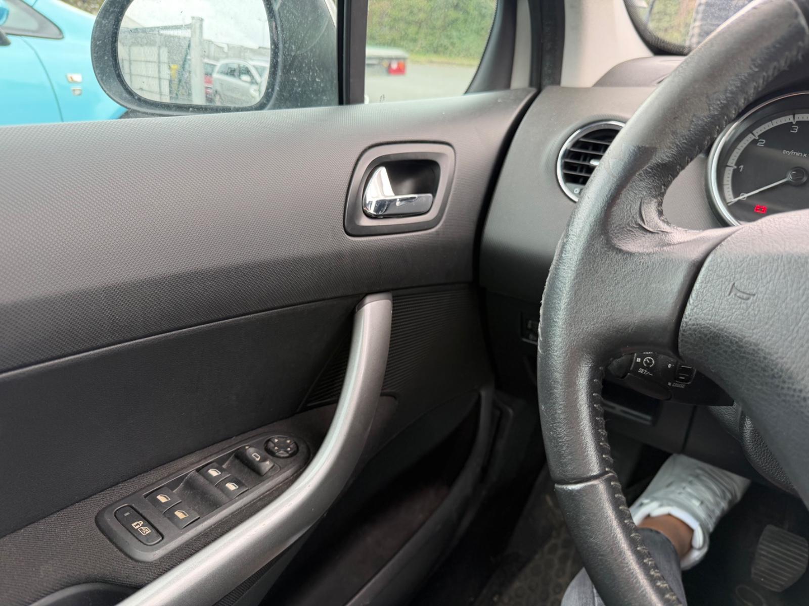 Peugeot 308 2009 — photo 12