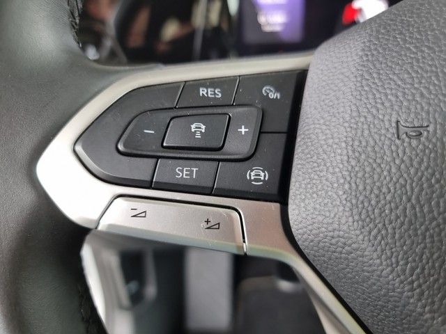 Fahrzeugabbildung Volkswagen Golf VIII Variant TDI DSG LED AHK Navi AID ACC P