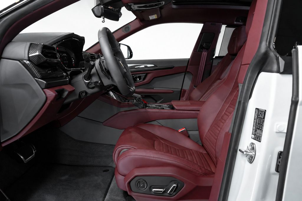 LAMBORGHINI Urus 2025