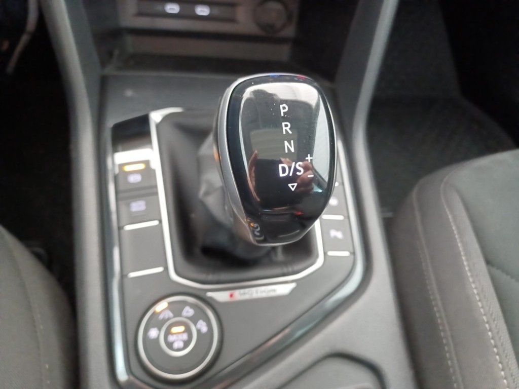 Fahrzeugabbildung Volkswagen Tiguan 2.0 TDI 4MOTION DSG Elegance Sthzg, AHZV