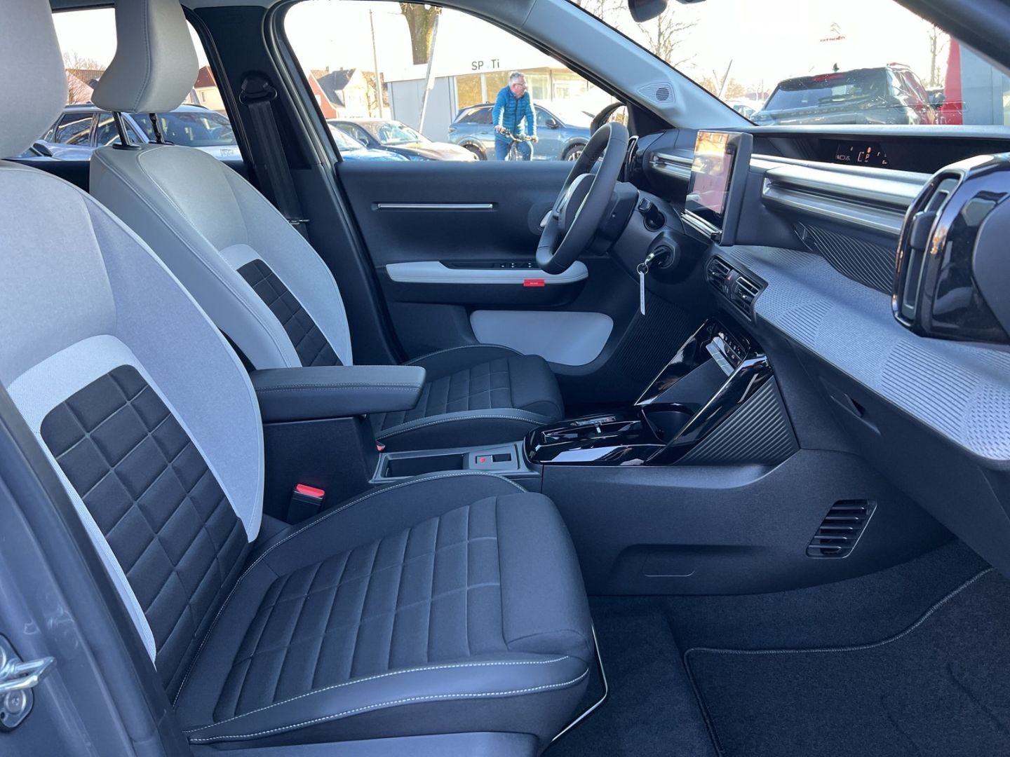 Fahrzeugabbildung Citroën C3 Elektro 113 Max HUD Navi LED CarPlay Temp.