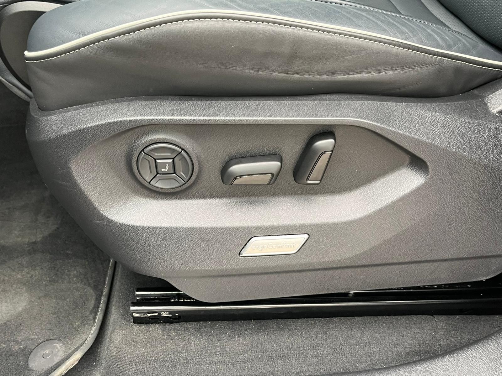 Fahrzeugabbildung Volkswagen Touareg 3.0TDI 4M R-Line VOLL Black 22" UPE 114T