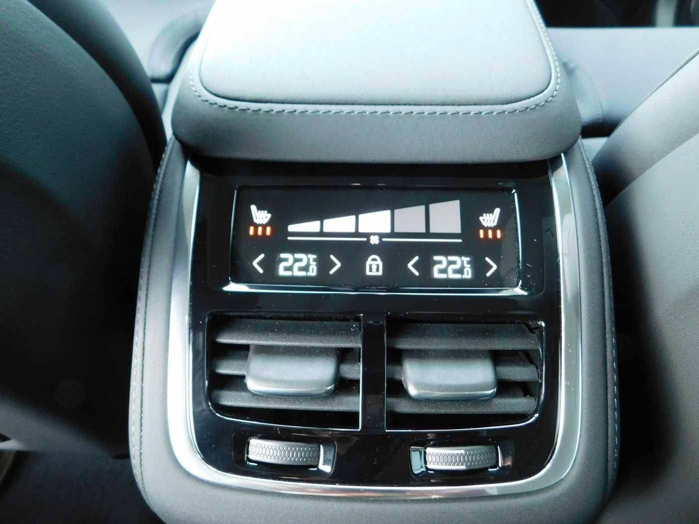 Fahrzeugabbildung Volvo XC90 T8 AWD Plug-in Hybrid Plus Bright