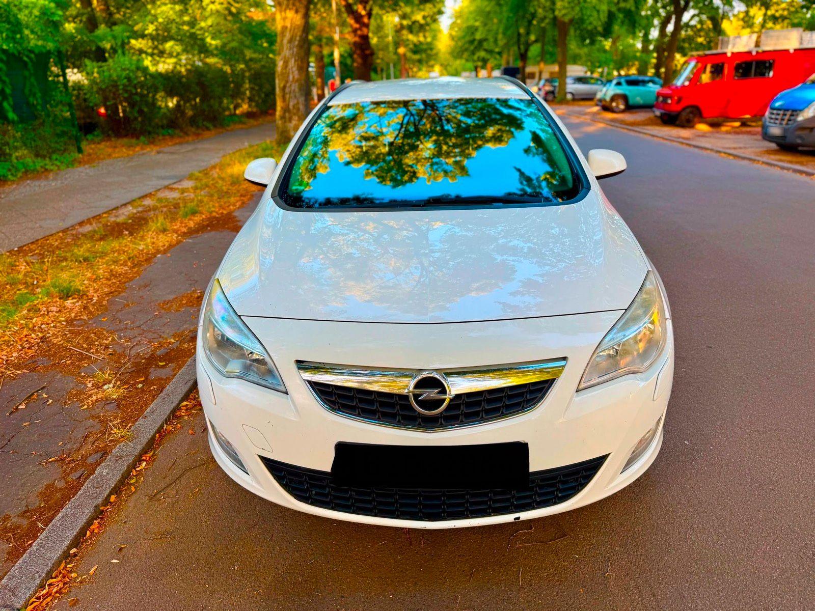 Opel Astra 2010 — photo 9