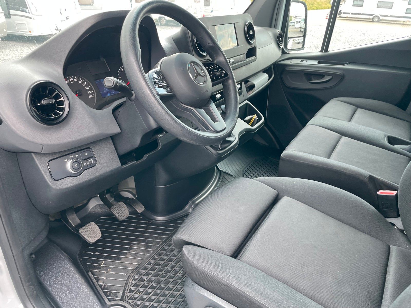 Fahrzeugabbildung Mercedes-Benz Sprinter III  317 CDI  MR / AHK  / MBUX
