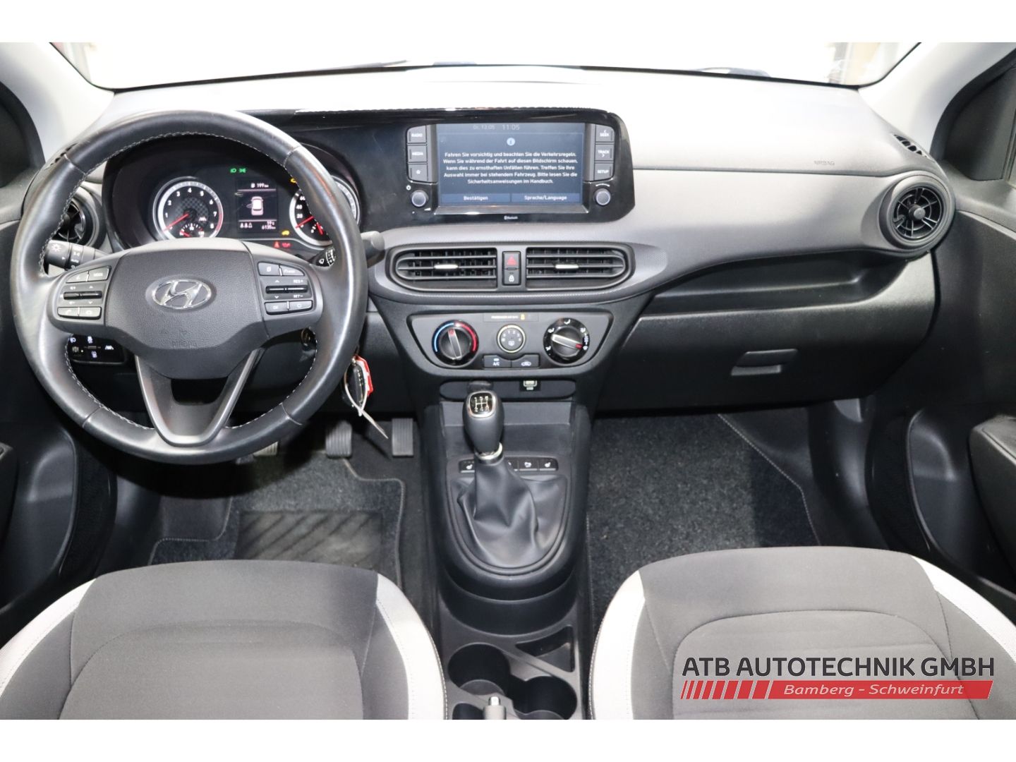 Fahrzeugabbildung Hyundai i10 Trend 1.2l PDC SHZ LenkradHZG Klima Apple Ca