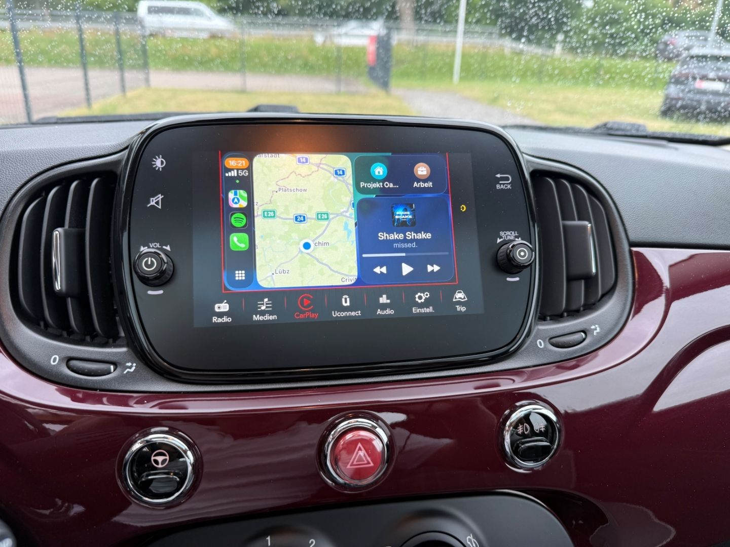 Fahrzeugabbildung Fiat 500 Lounge Pano CarPlay Temp PDC ALU BT Berganfa