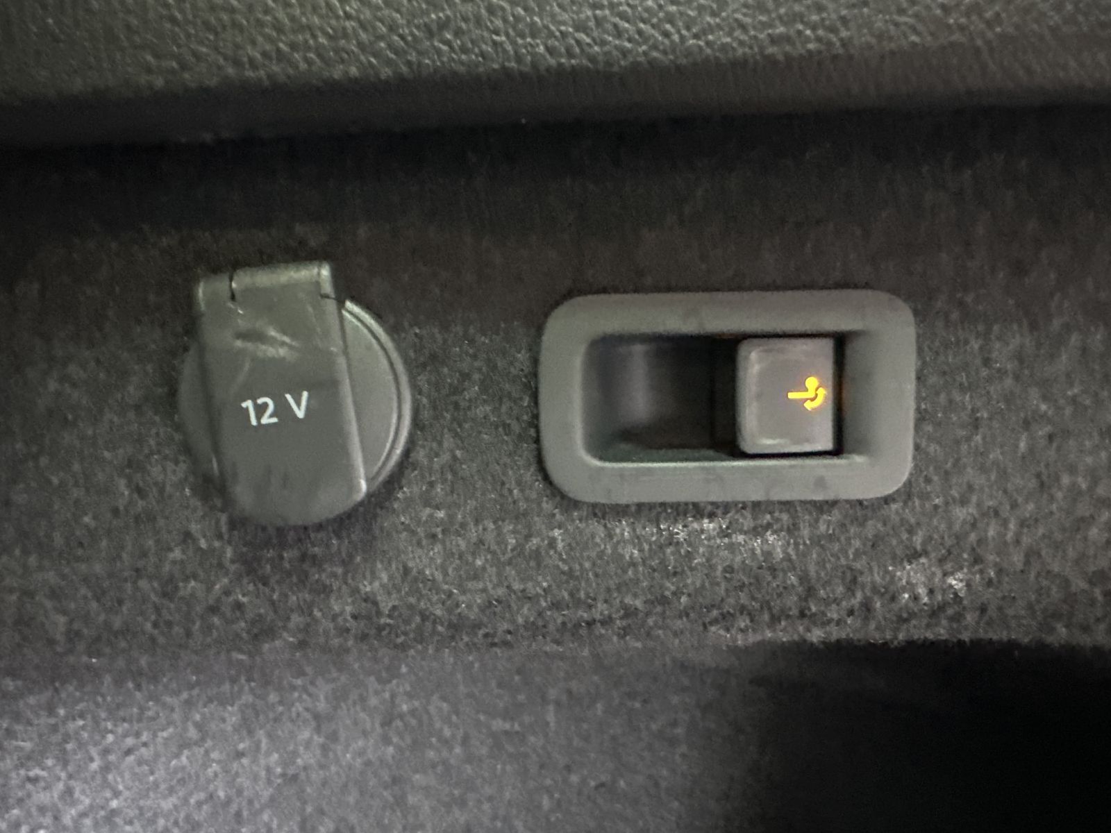 Fahrzeugabbildung Volkswagen Passat Variant Business NAV+IQ-LIGHT+AHK+KAM+VC