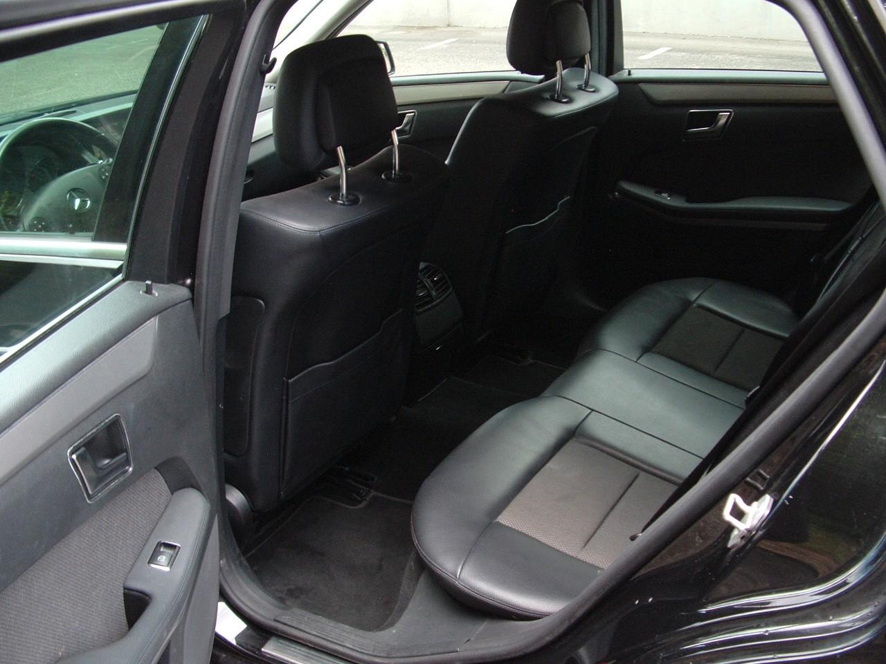 Mercedes-Benz E220 2011 — photo 13
