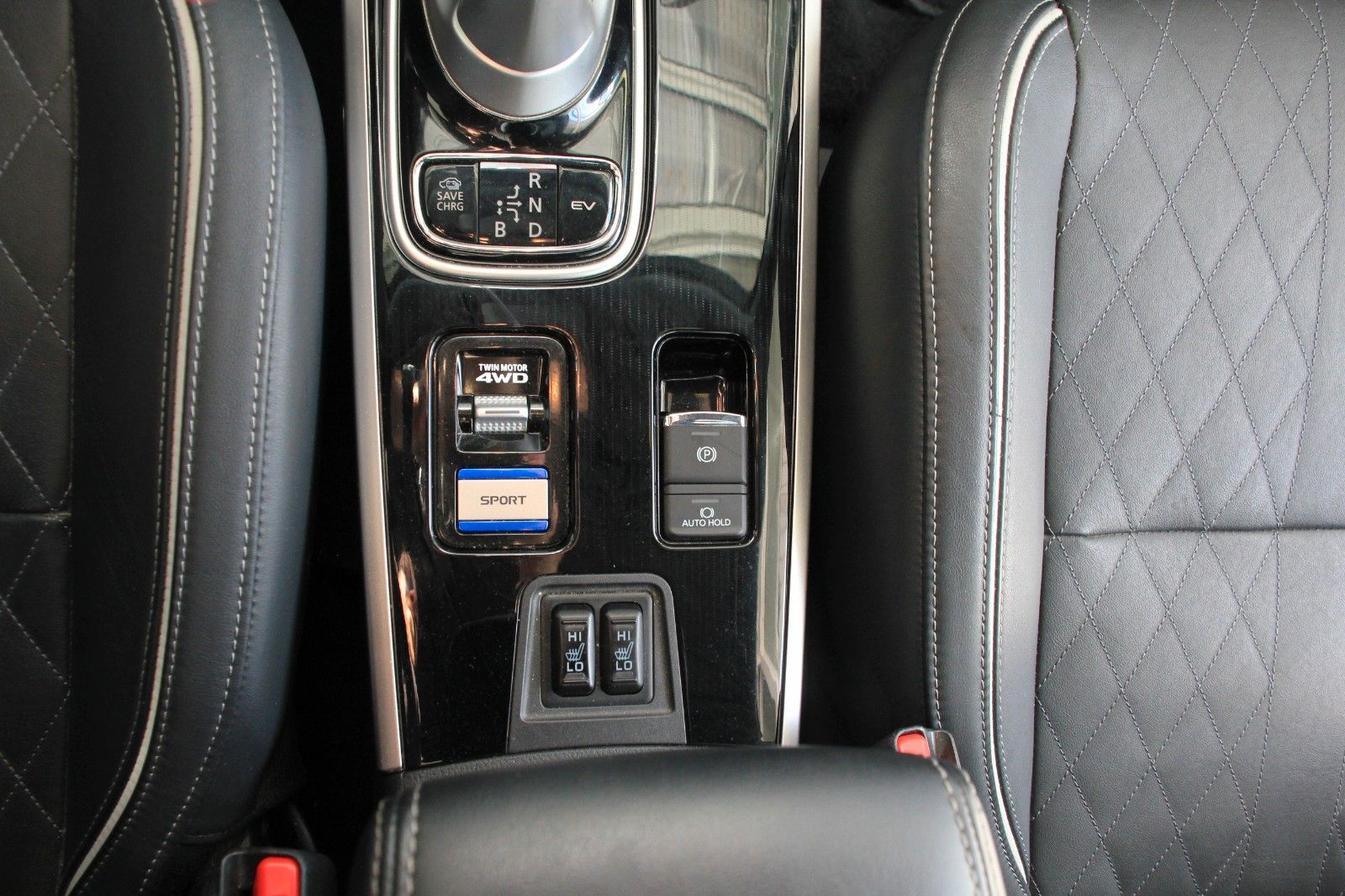 Fahrzeugabbildung Mitsubishi Outlander PHEV 4WD Plus Spirit
