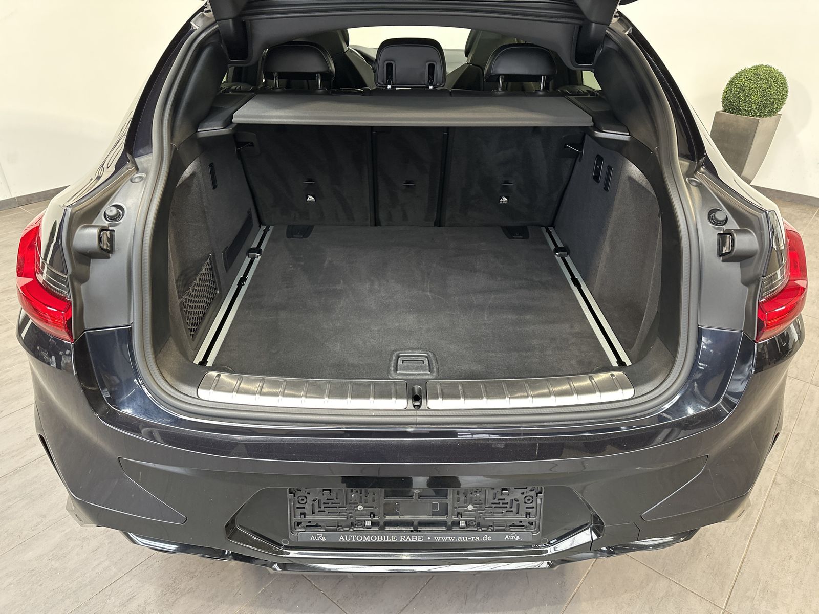 Fahrzeugabbildung BMW X4 M Competition NAV+LED+PANO+H&K+21ZOLL+KAM+1HD