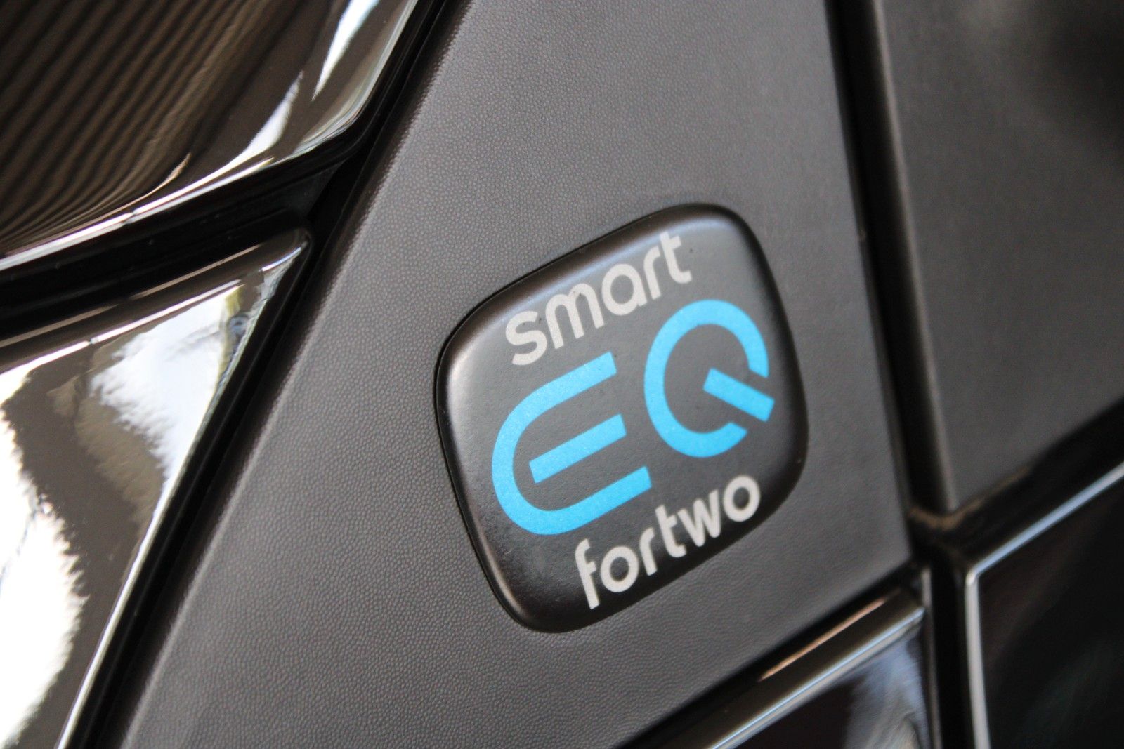 Fahrzeugabbildung Smart ForTwo coupé 60kW EQ Batterie KLIMA Allwetter