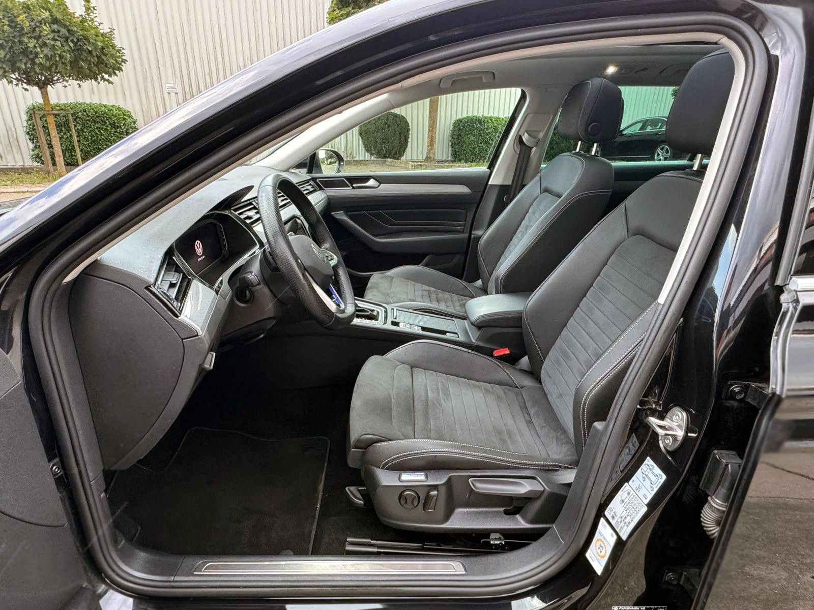 Fahrzeugabbildung Volkswagen Passat Varia. 1.4TSI DSG GTE R-Line ACC PANO AHK