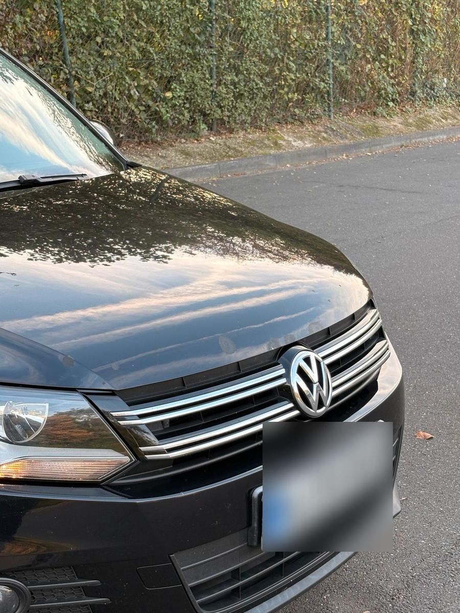 Volkswagen Tiguan 2011 — interior