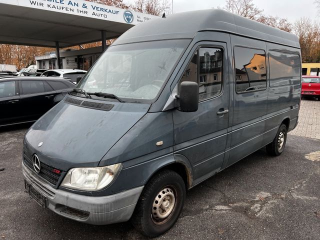 Mercedes-Benz Sprinter Kasten 211 CDI. hoch, mittel