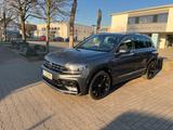 Volkswagen Tiguan 2.0 TDI R-line SCR 190Ps DSG 4 High Pano - VW Tiguan Gebrauchtwagen in Frankfurt