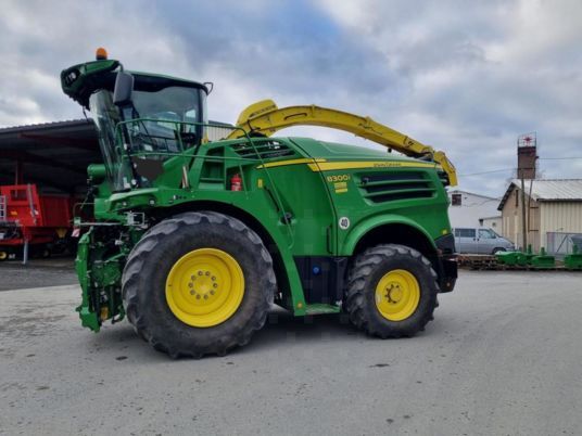 John Deere 8300 mit Pickup und Kemper 360