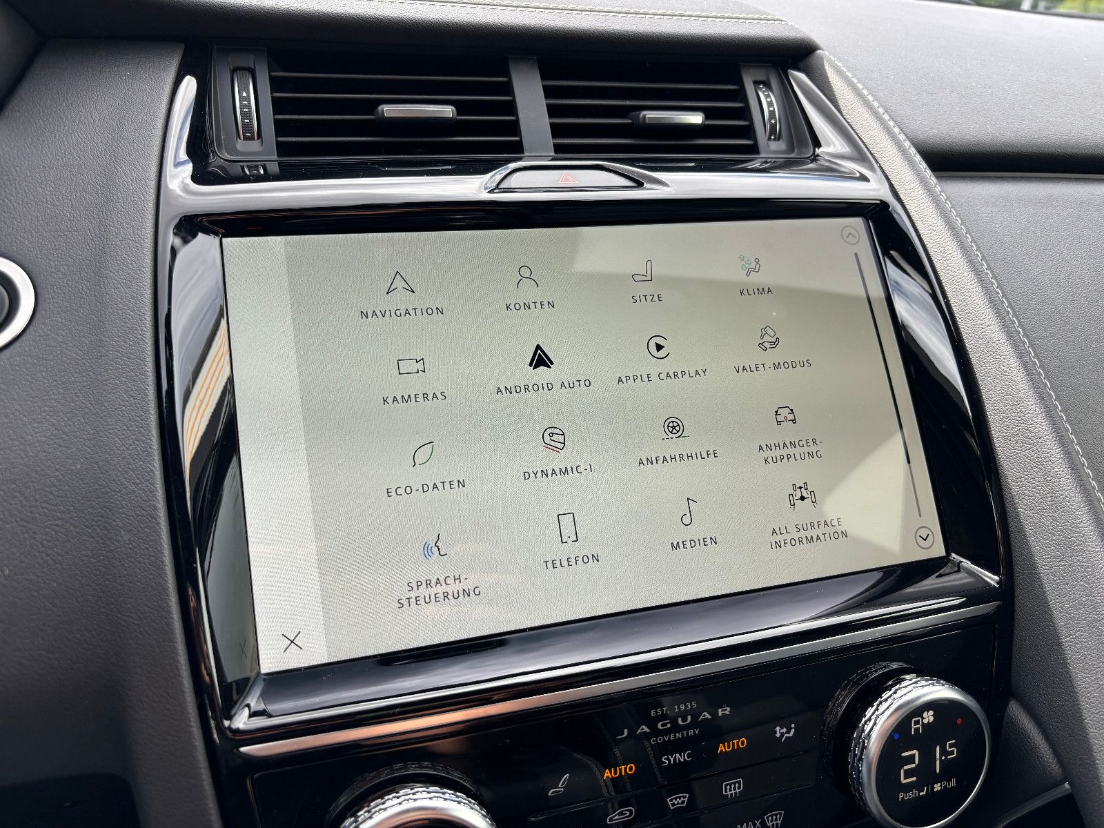Fahrzeugabbildung Jaguar E-PACE R-Dynamic/AWD/PANORAMA/KAMERA/MERIDIAN