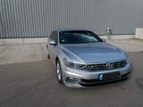 Volkswagen Passat Variant 2.0 TDI R-Line/AHK/SHZ Highline - VW Passat Variant von privat