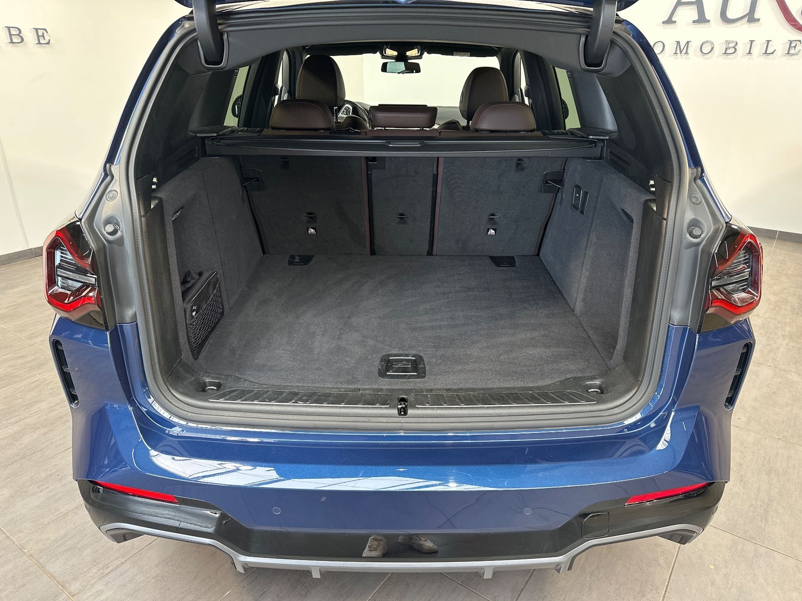 Fahrzeugabbildung BMW iX3 Impressive M-Sport NAV+LED+PANO+AHK+HUD+20ZO