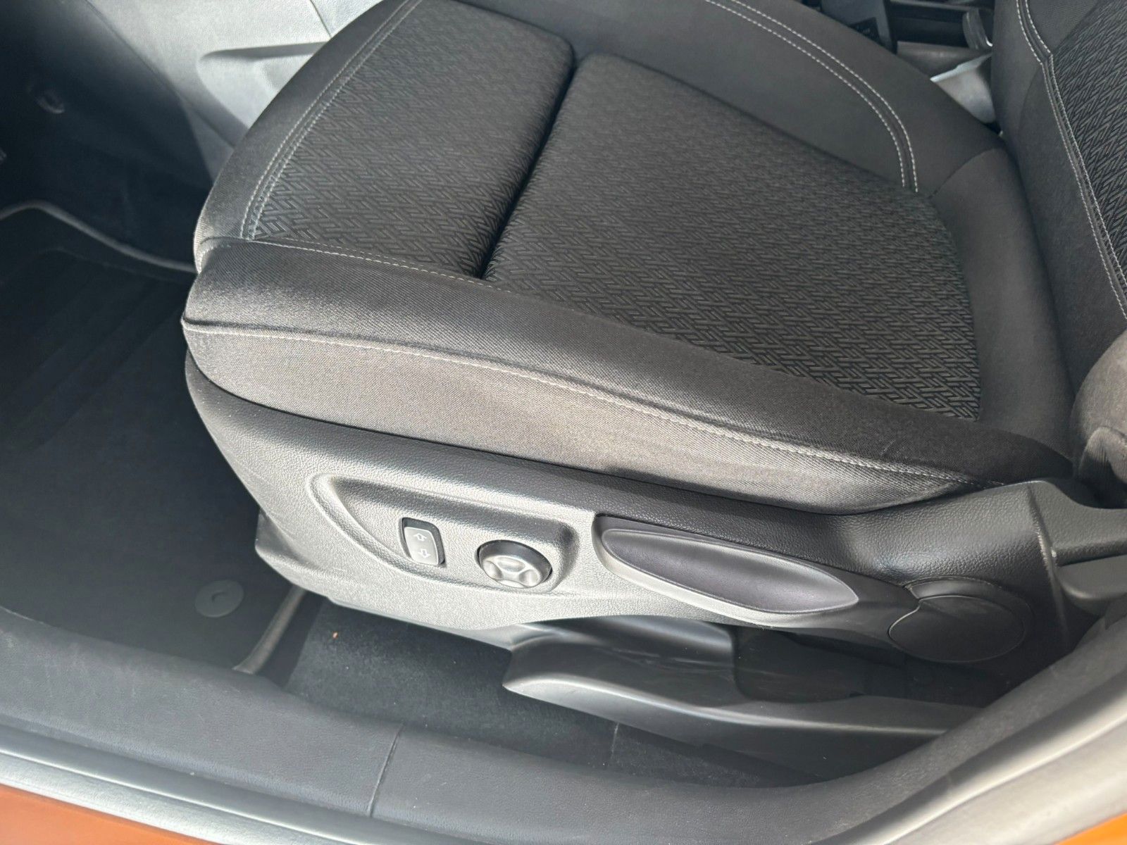 Fahrzeugabbildung Opel Mokka X ON 1.4T NAVI/SHZ/PDC/ALLWETTER/