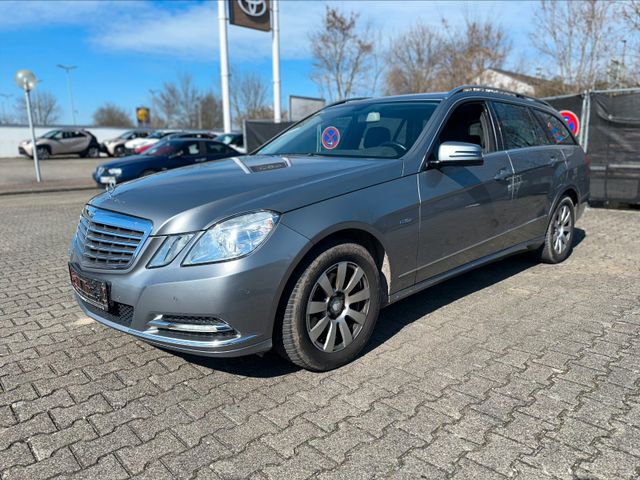 Mercedes-Benz E 220 T-Modell (Navi, AHK)