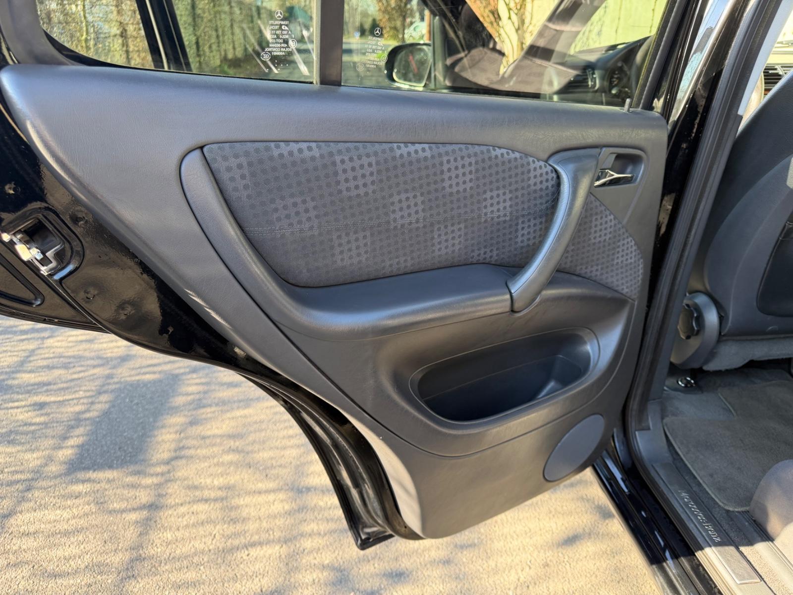 Mercedes-Benz ML270 2004 — photo 9