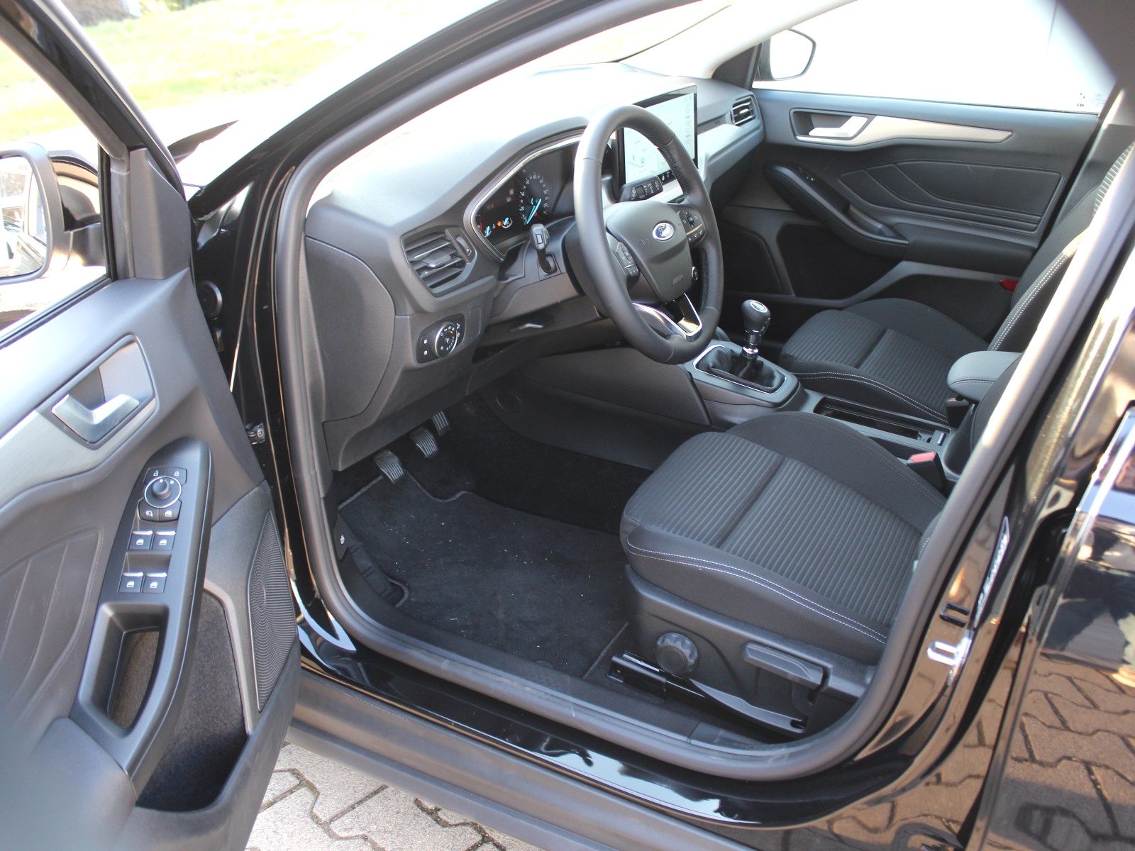 Fahrzeugabbildung Ford Focus Titanium 1,0 EcoBoost MildHybrid
