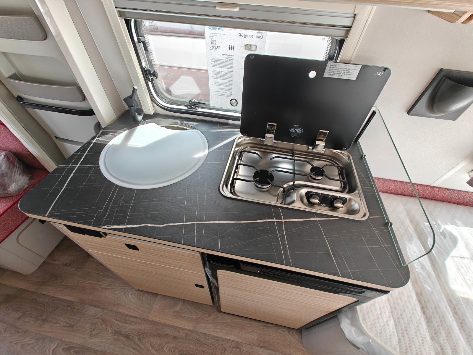 Fahrzeugabbildung HYMER / ERIBA / HYMERCAR Touring 542 Tango Red - JETZT 6.844€ SPAREN !!!