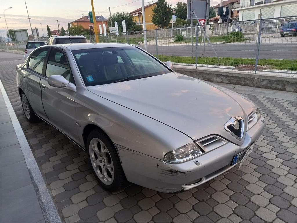 Alfa Romeo 166