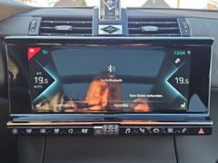 Fahrzeugabbildung DS Automobiles DS 7 Crossback 1.6 E-Tense 300 4x4 Rivoli