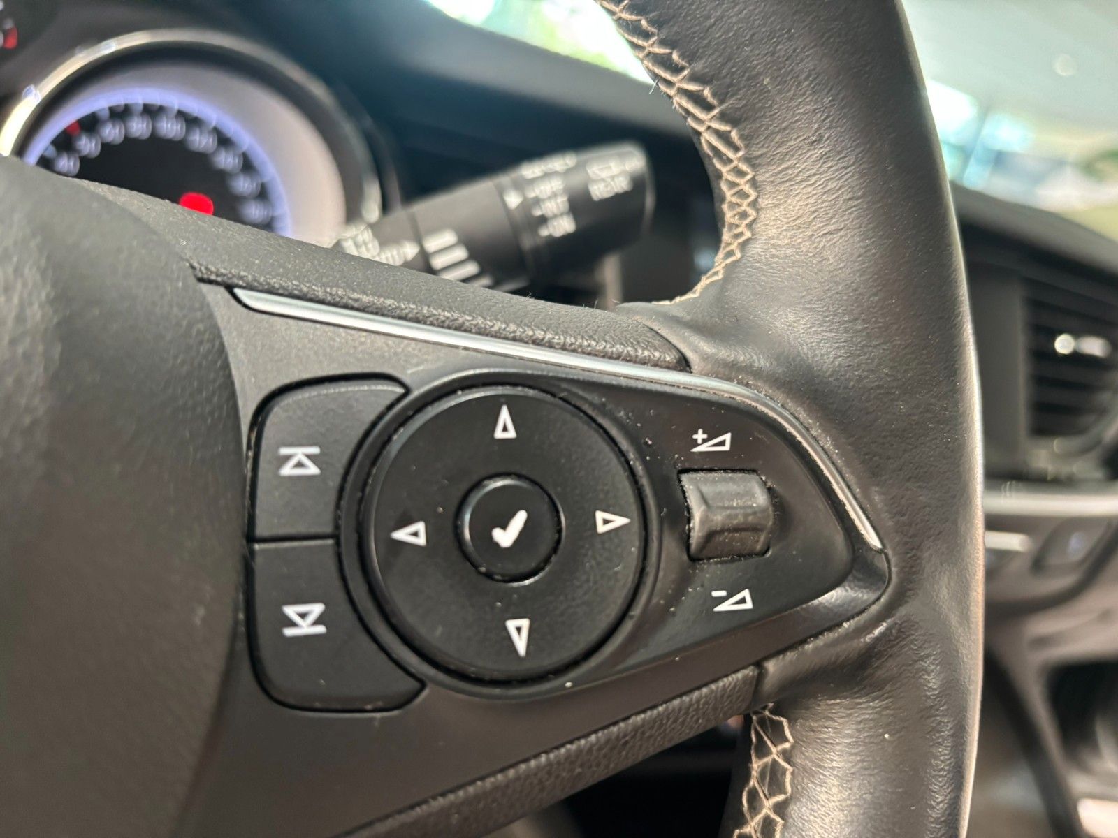 Fahrzeugabbildung Opel Insignia B ST 1.5 INNOVATION NAVI/SHZ/KAMERA/MAT