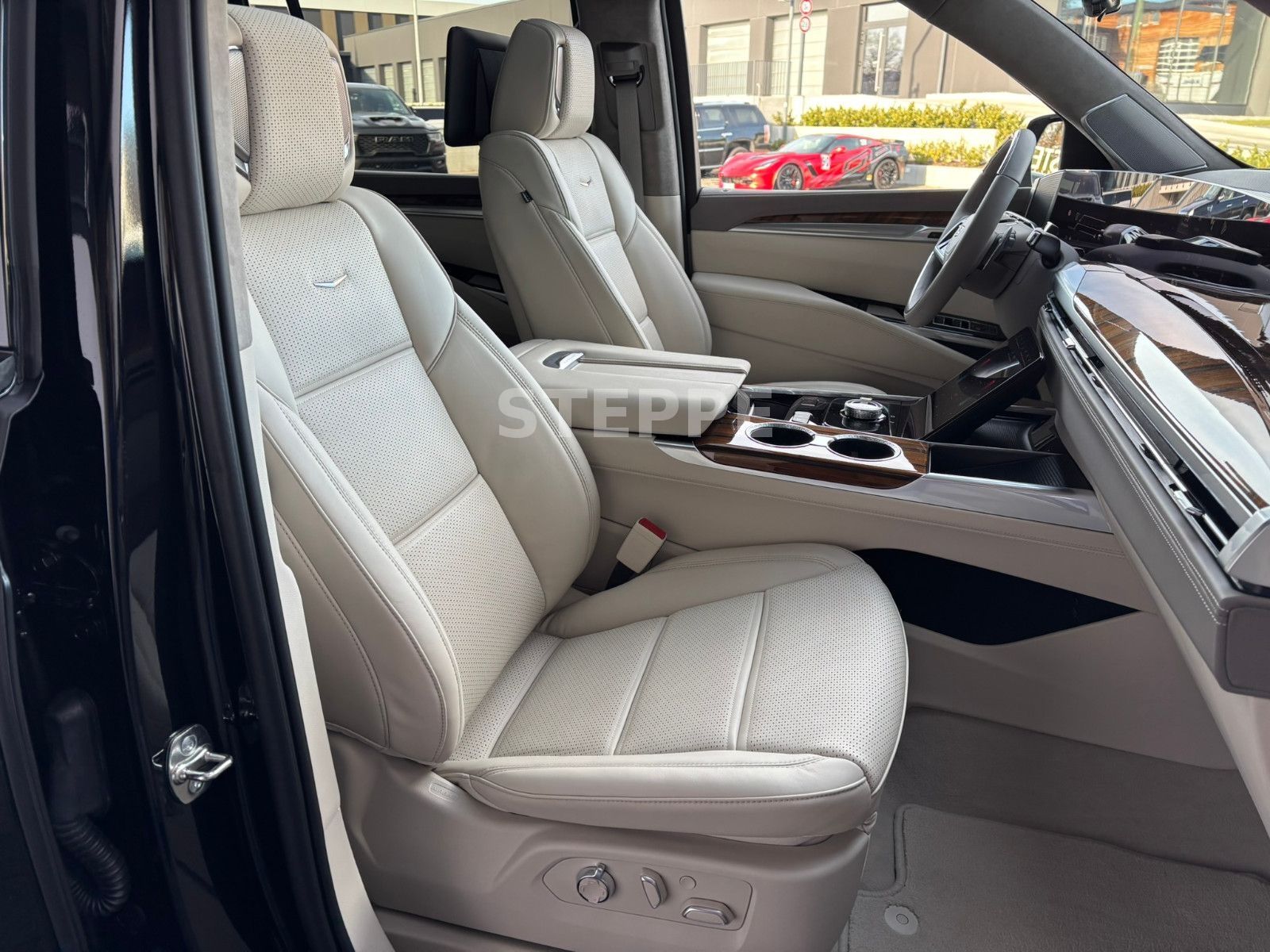 Cadillac Escalade FACELIFT MY26 6.2 V8 ESV Sport Platinum