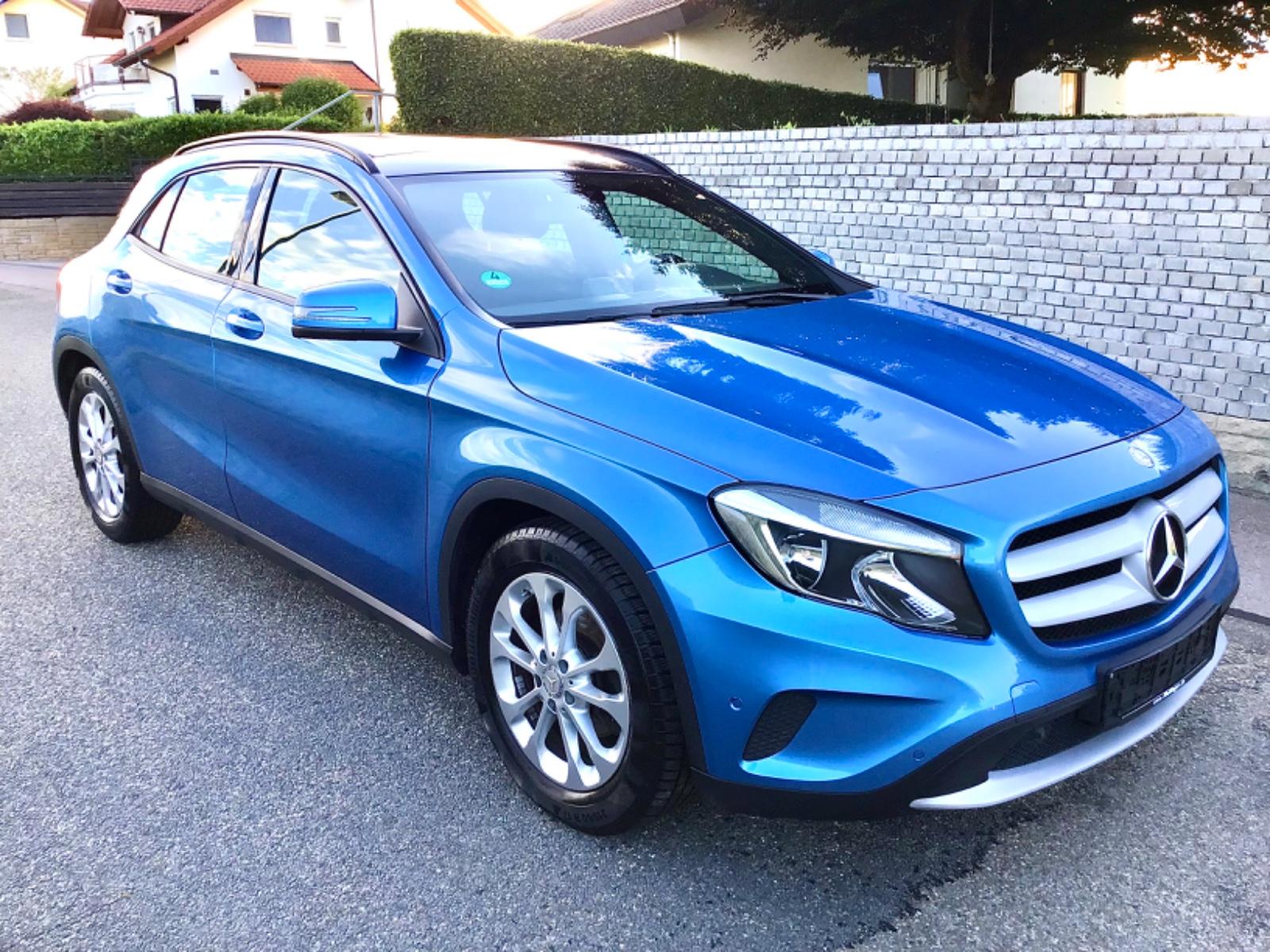 Mercedes-Benz GLA 180 d URBAN 7G-DCT-Modell 2015/PANO/PDC/SHZ!