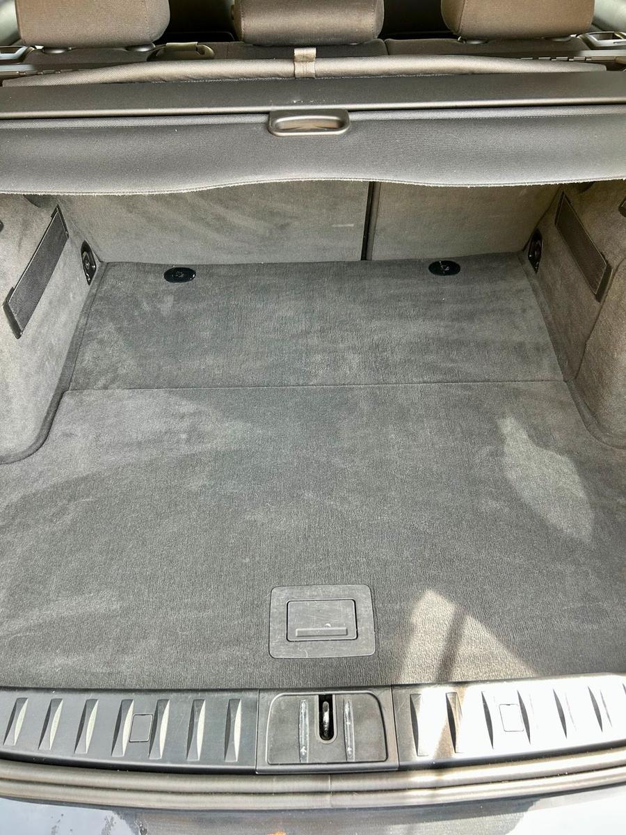 BMW 318 2009 — photo 11