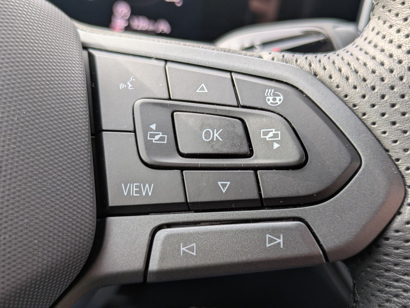 Fahrzeugabbildung Volkswagen Tayron 2.0 TDI 4M R-Line 7Si*MATRIX*AHK*PANO*HUD